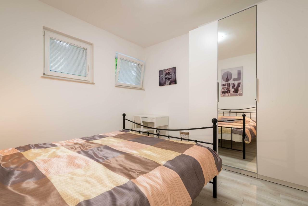 Apartman Paola Appartamento Pola Esterno foto